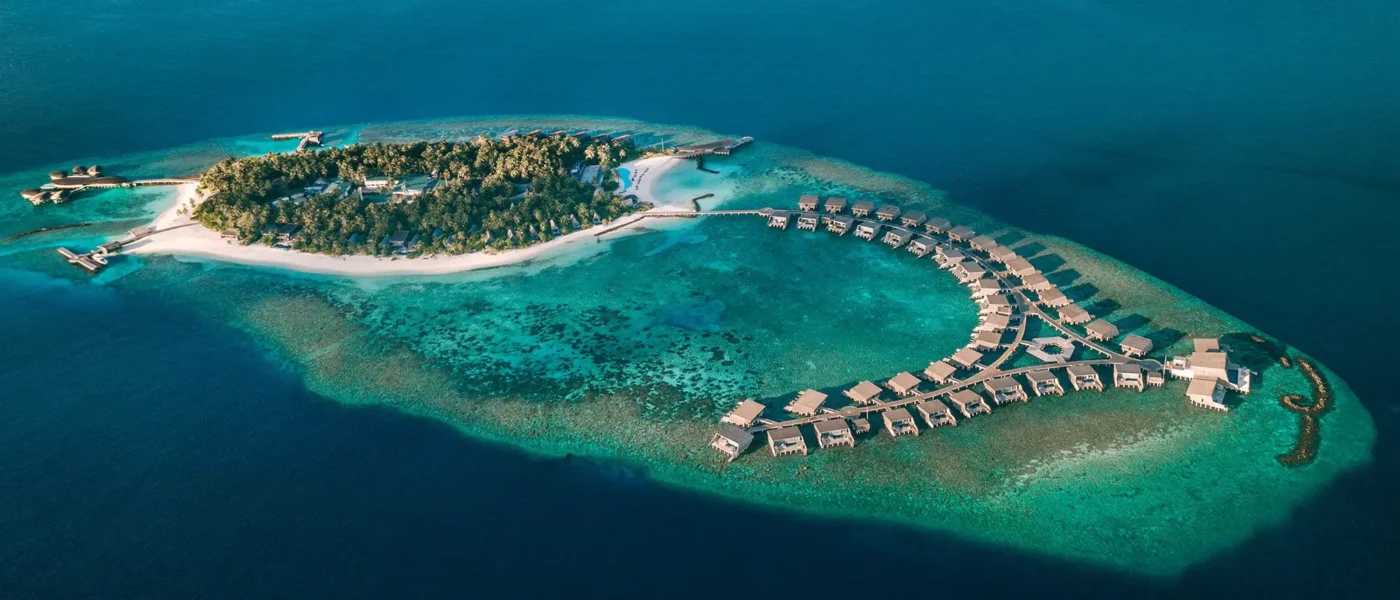 Crystal clear lagoons with direct access from your villa
