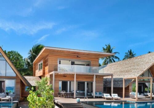 Caroline-Exterior Caroline-Exterior