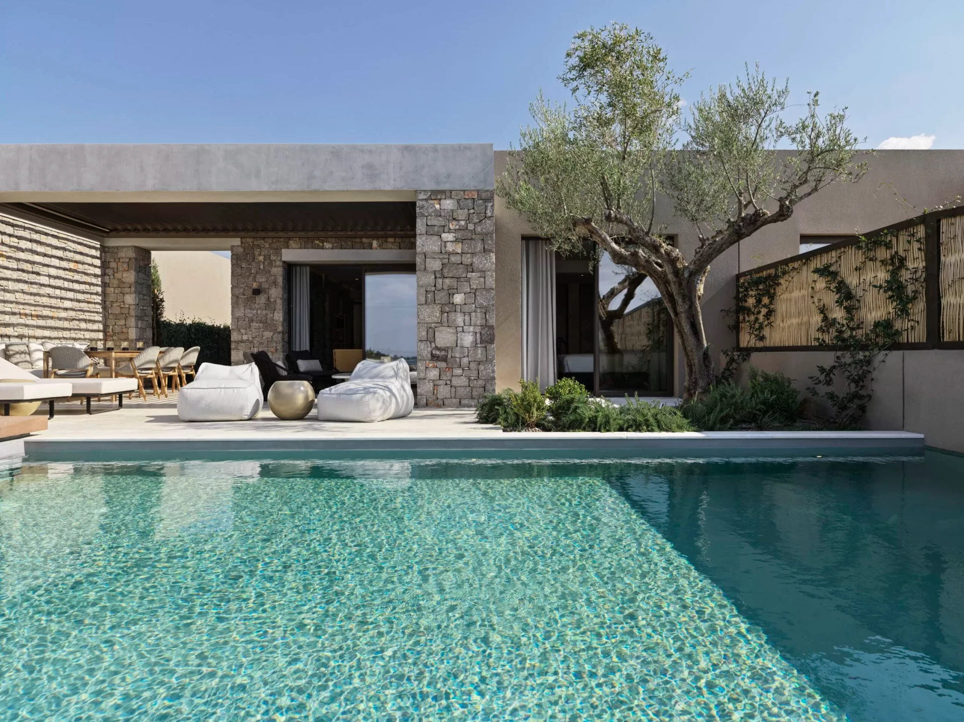 W Costa Navarino