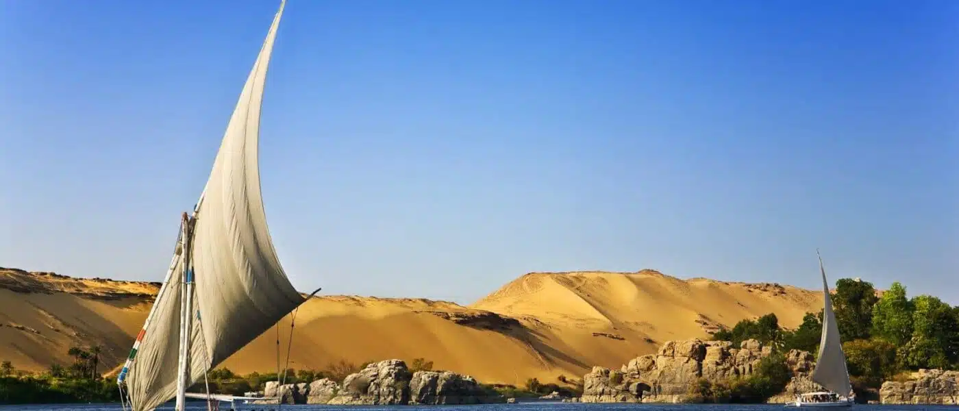 Private balloon basket with space to take in the view over Luxor