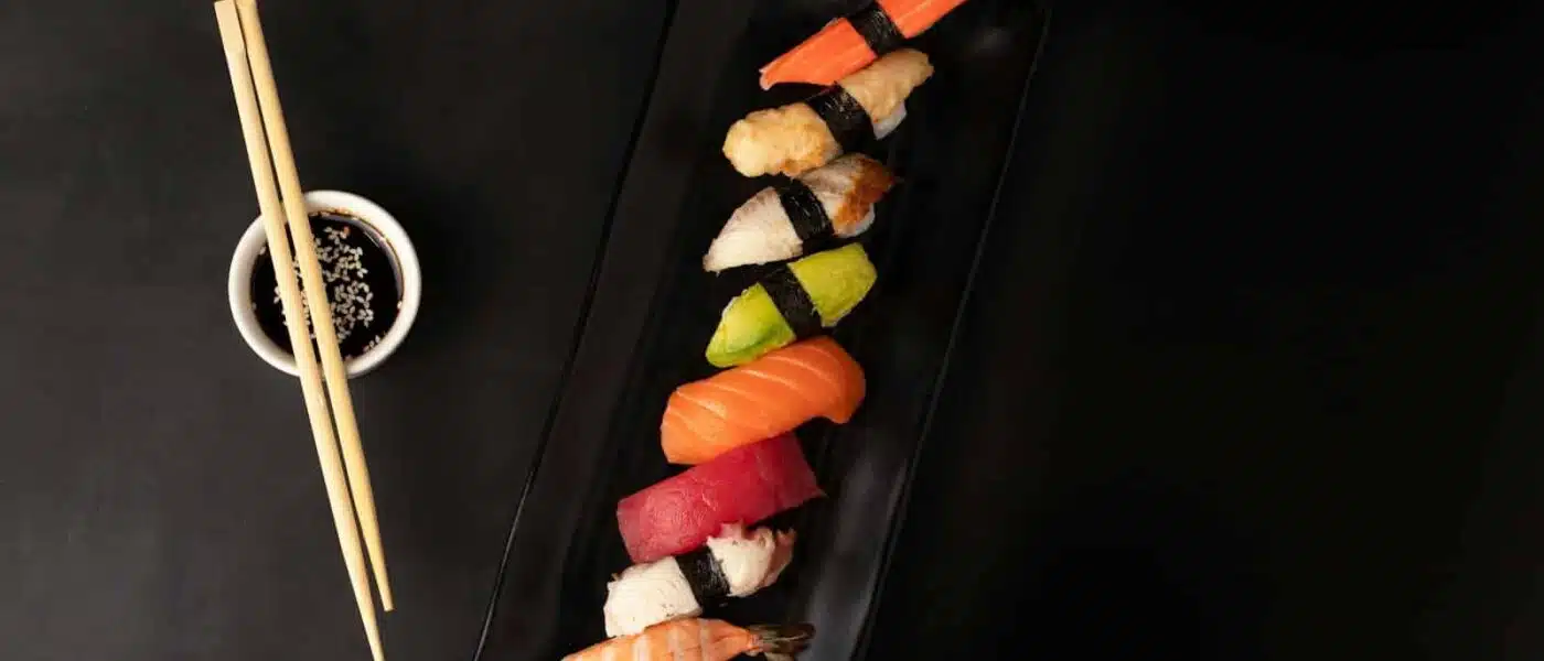 Chef preparing a sample omakase set in real time