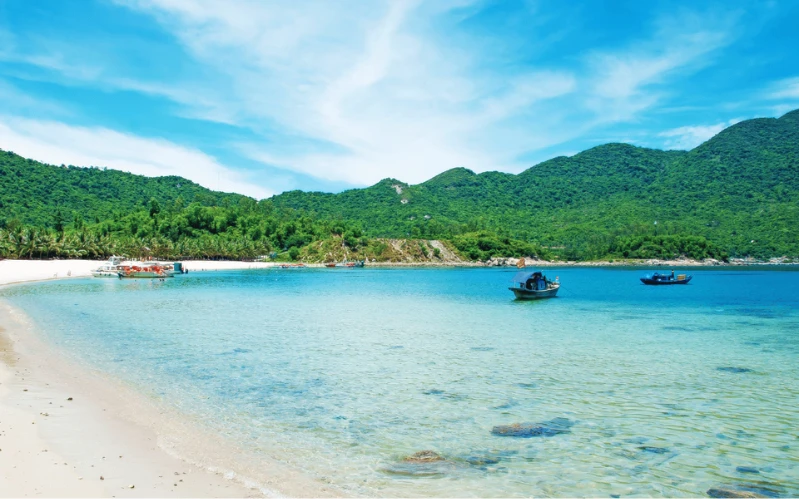 Day 6: Leisure or Cham Islands Private Charter