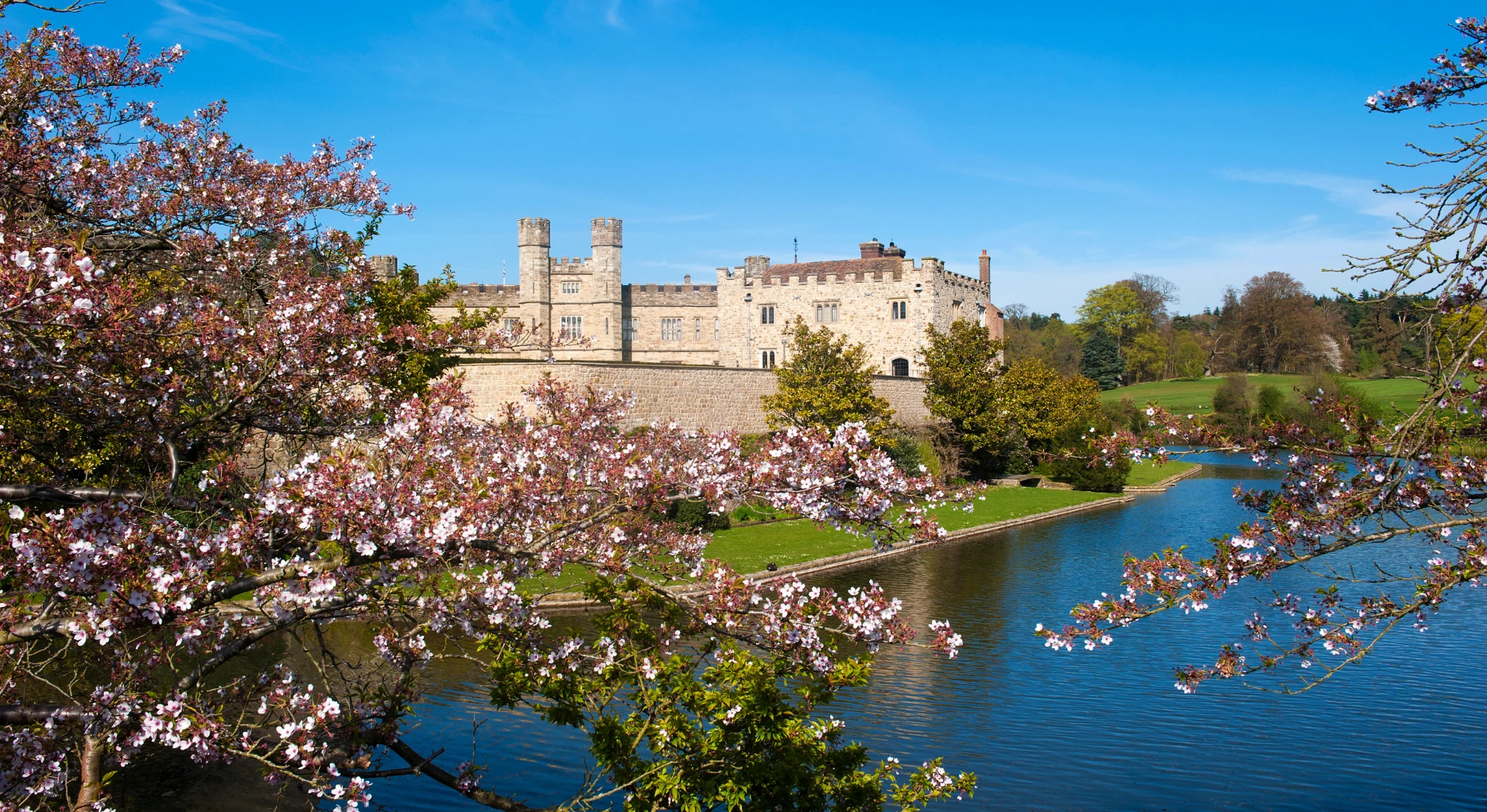 The Ultimate Yorkshire Experience: York, Leeds, Whitby and Beyond
