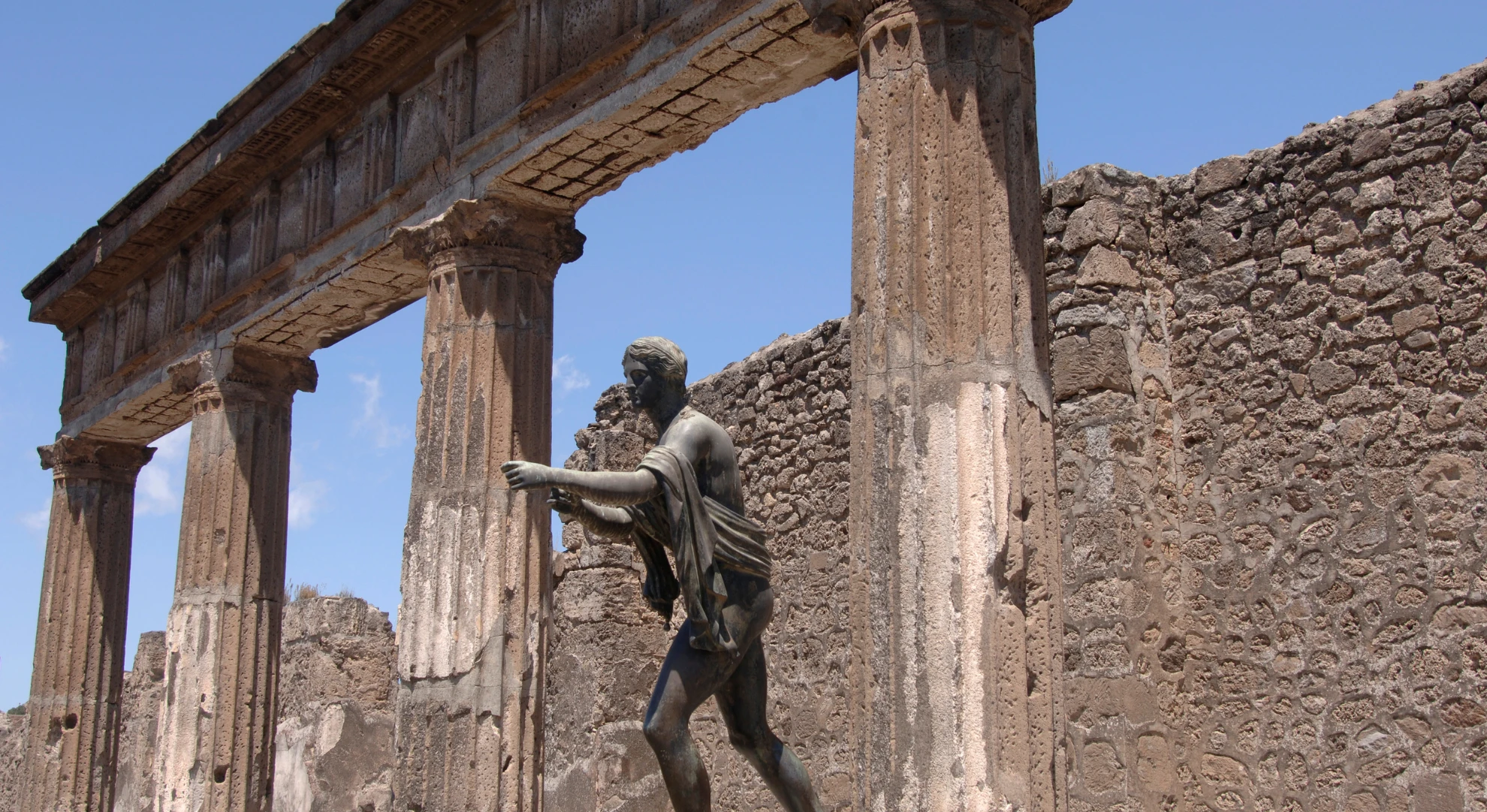 Pompeii or Herculaneum – Which Should You Visit?