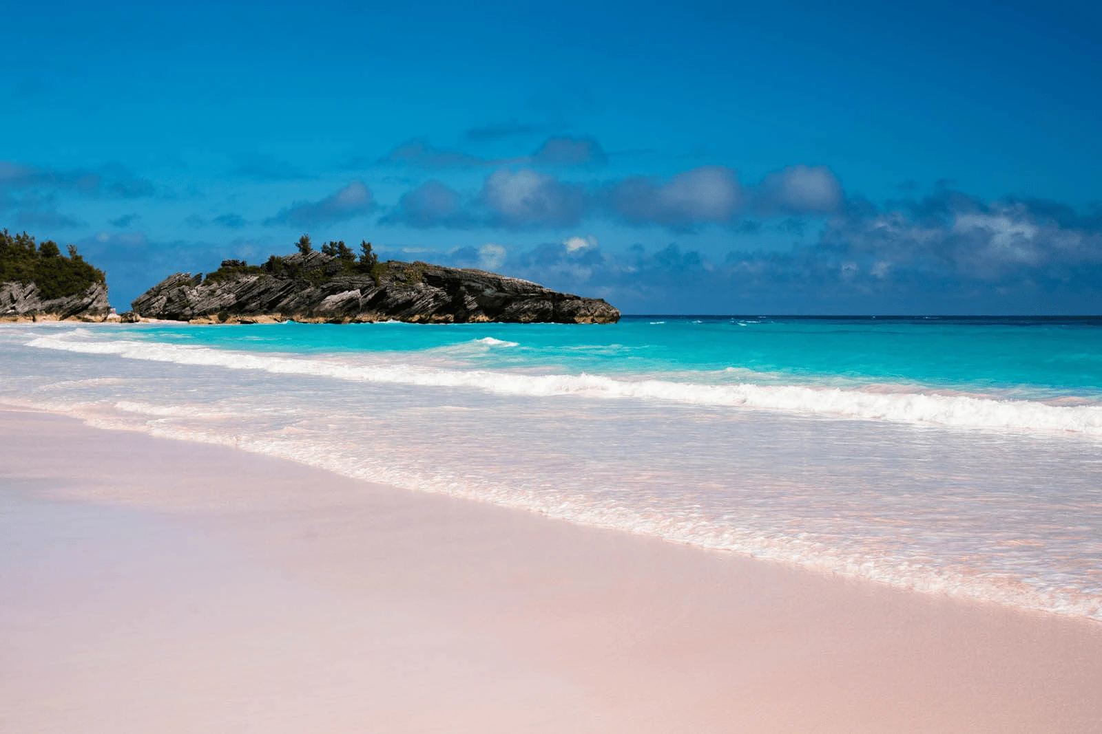 Days 1-3: Arrival, Beach Relaxation & Diving