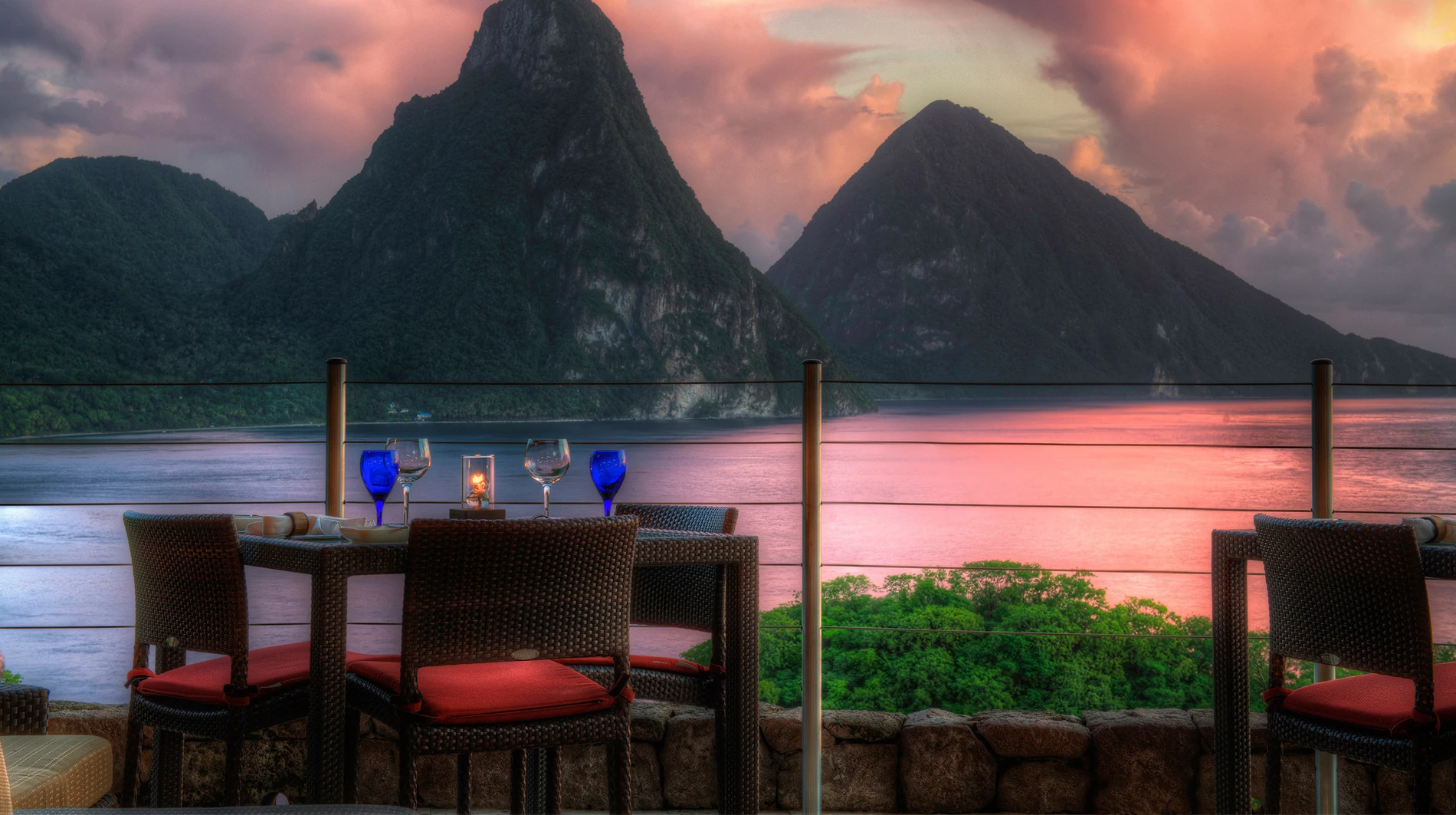 Jade Mountain Resort