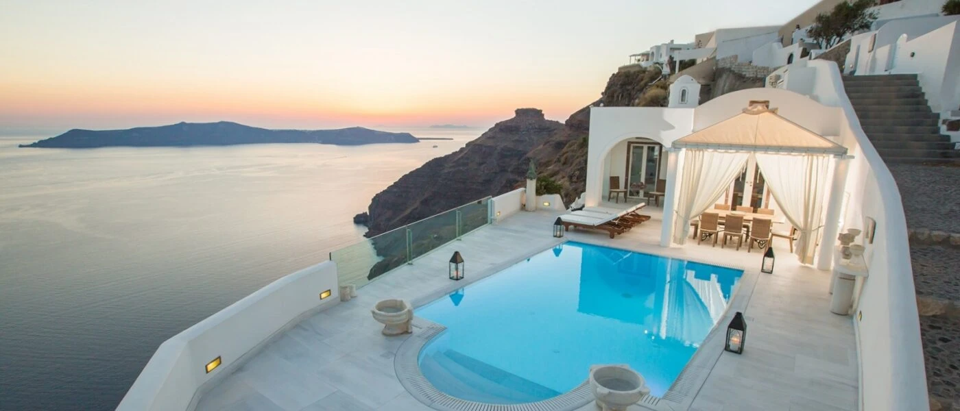 The Best Cave Hotels in Santorini