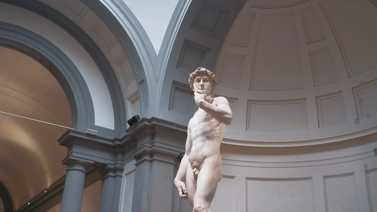 Michelangelo's david statue in a museum.