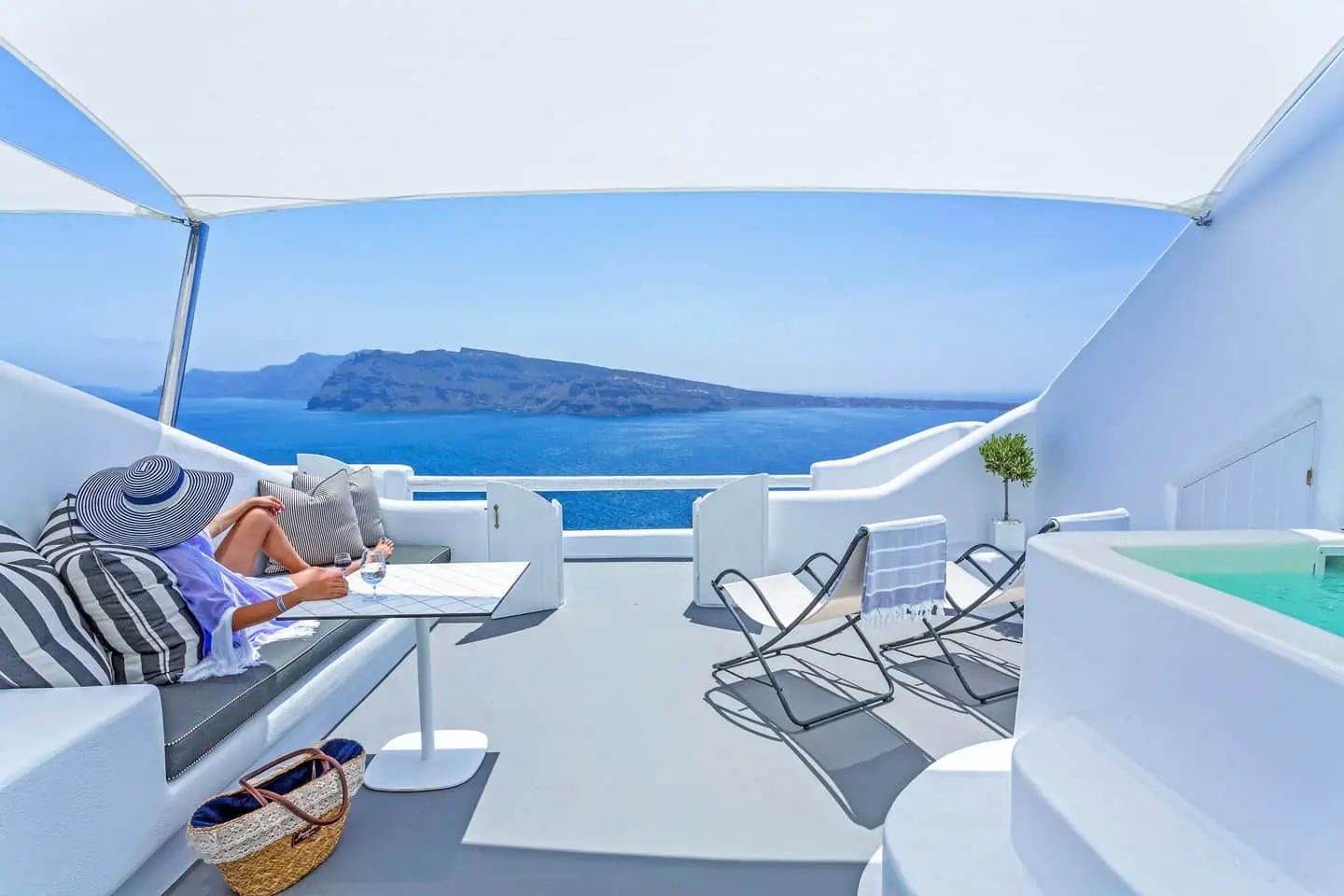 Days 7-9: Santorini
