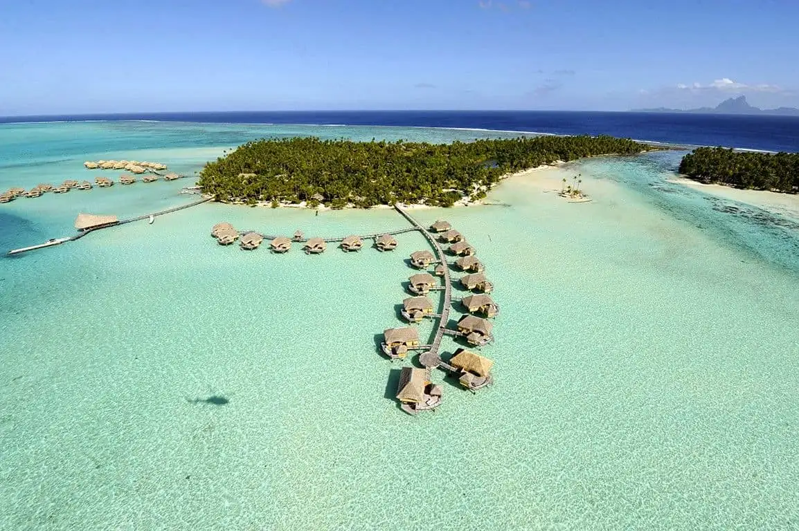 Day 2 to 5: Hotel Le Taha'a Island Resort and Spa 5*