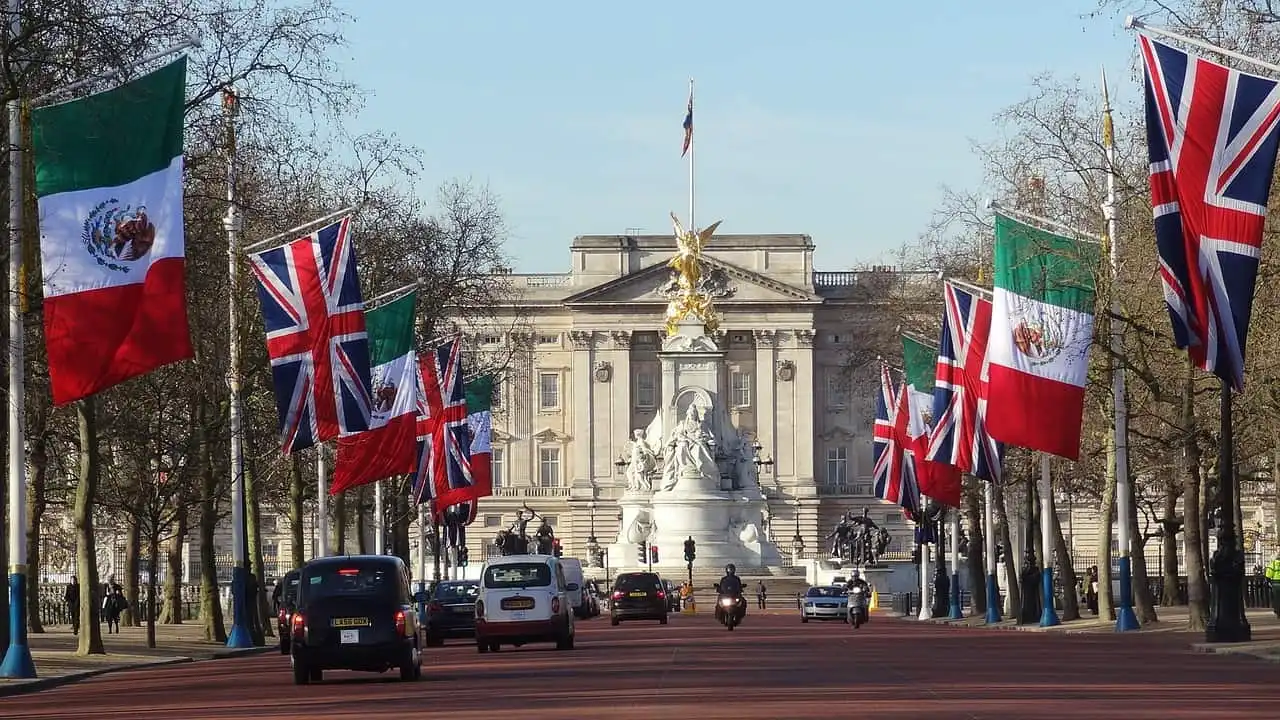 A Gay Honeymoon in England: London and the Cotswolds