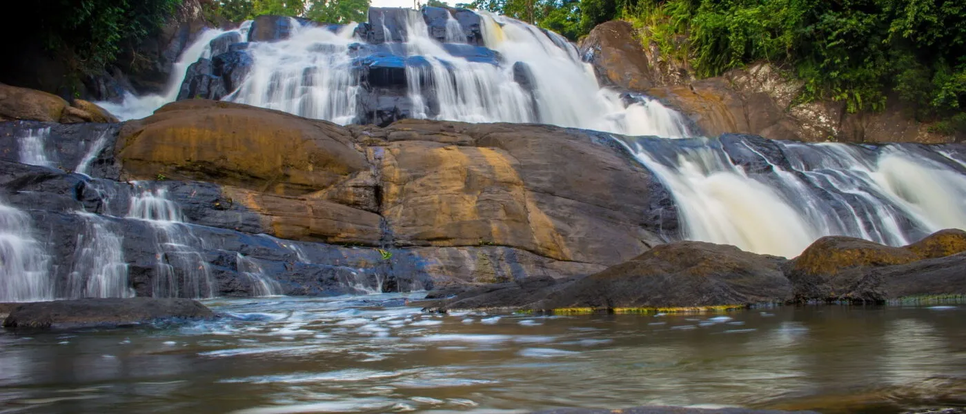waterfall in sri lanka