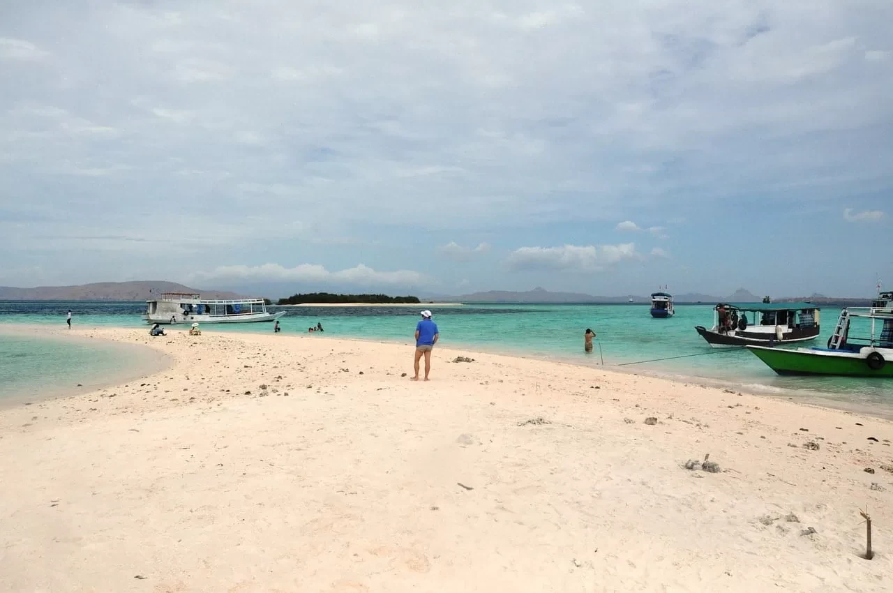 Day 10: Padar Island – Pink Beach – Rinca Island