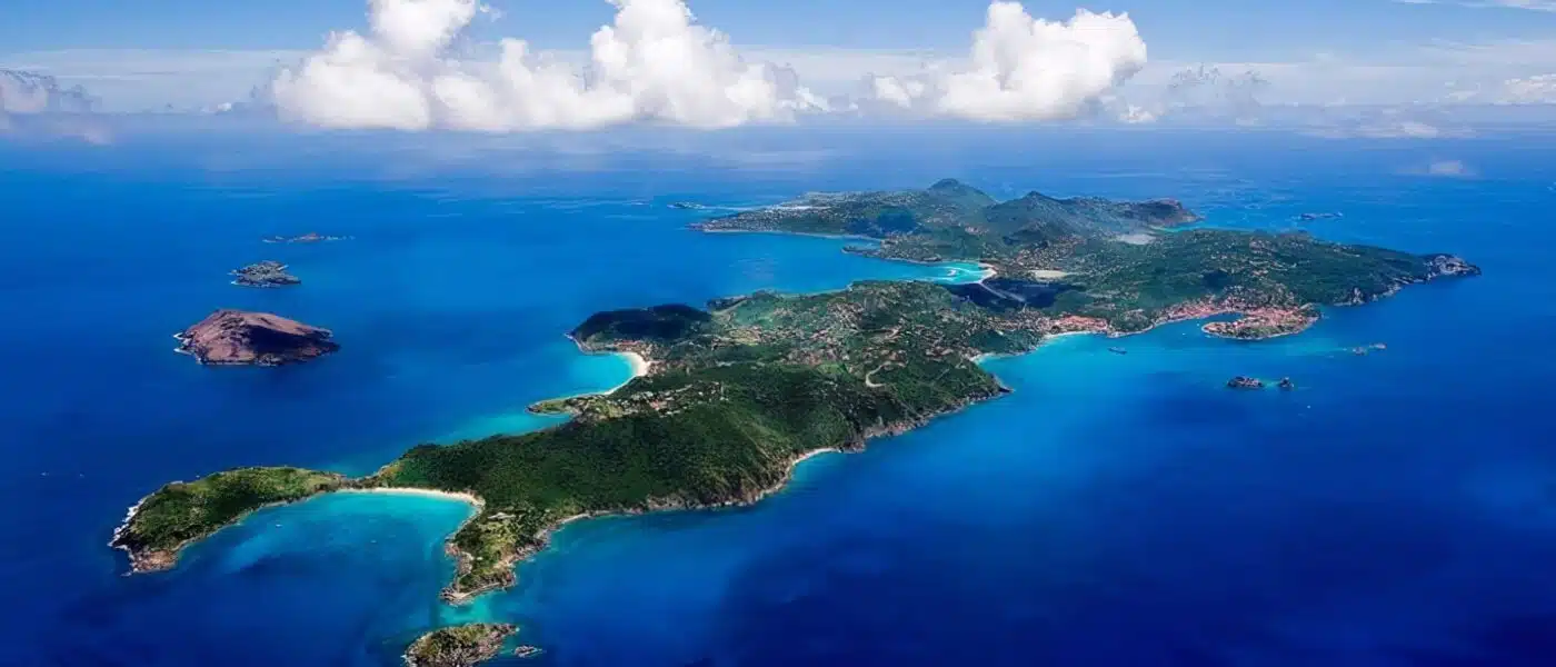 Seagrass beds in the calm shallows of a protected St Barths bay