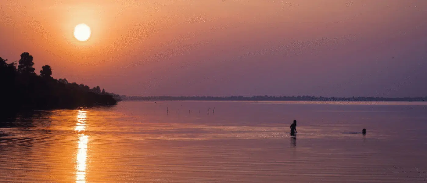 A boat on Tonlé Sap at dusk
