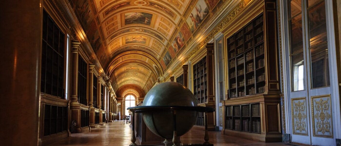 Gilded ballroom inside the Château de Fontainebleau