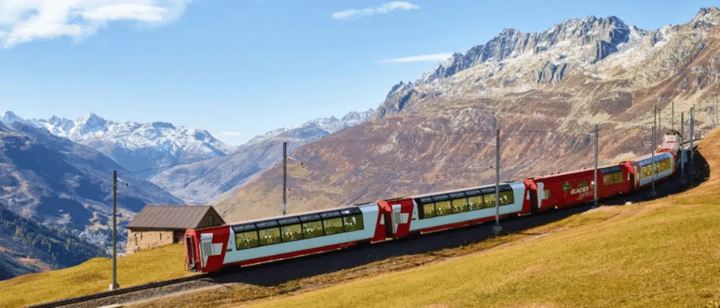 Lounge seating and bar car in Glacier Express Excellence Class
