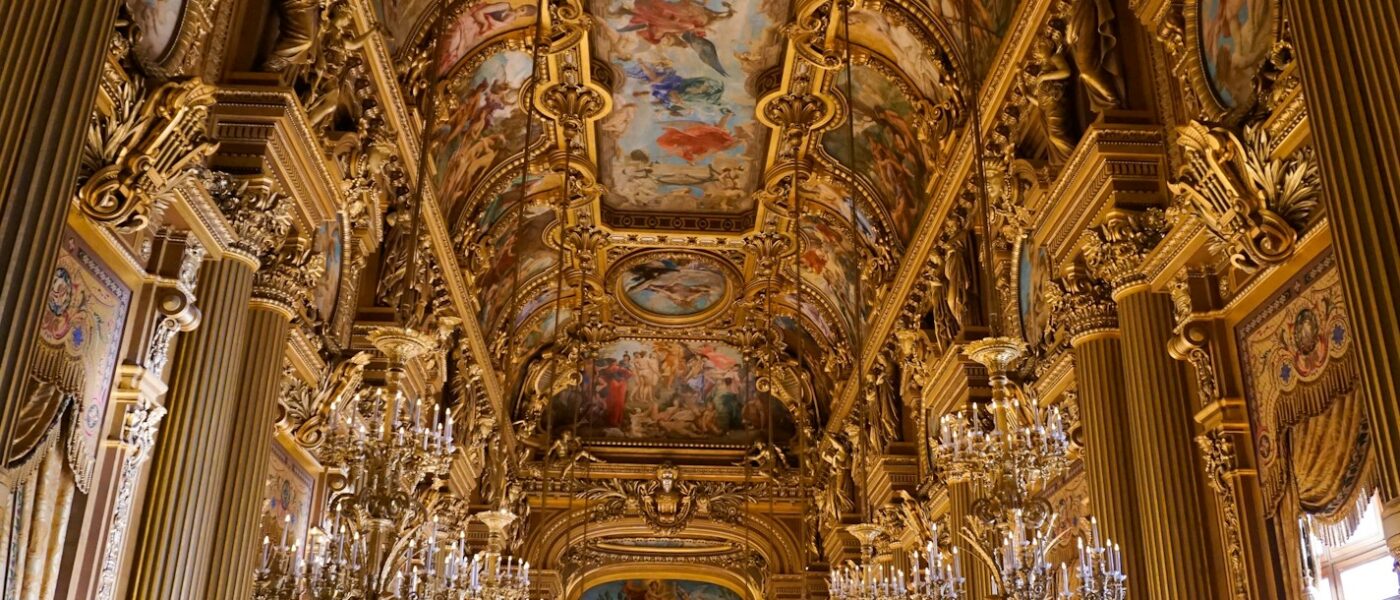 Private guide in Louis XV's bedchamber at Versailles