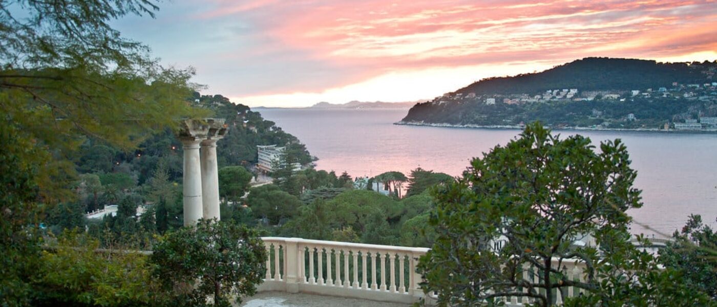 Japanese garden with water and stone at the Villa Ephrussi