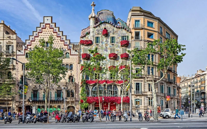 Day 2: Barcelona – Gaudí’s Architectural Masterpieces