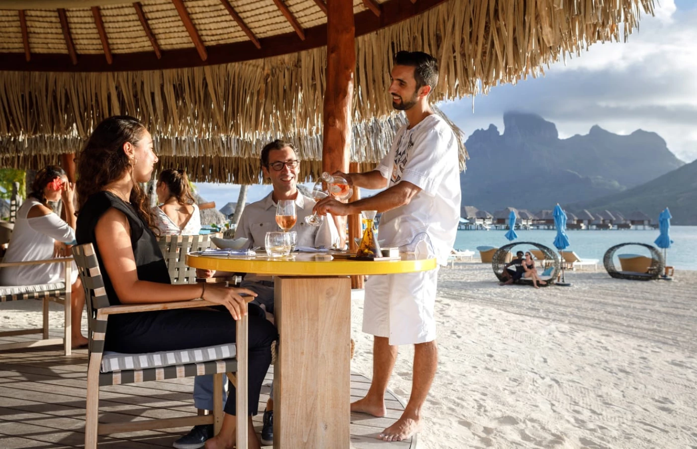 <strong>Fare Hoa Beach Bar and Grill</strong>