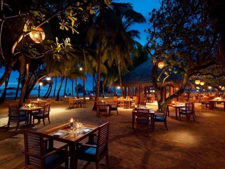 Food And Drink: Atoll Market