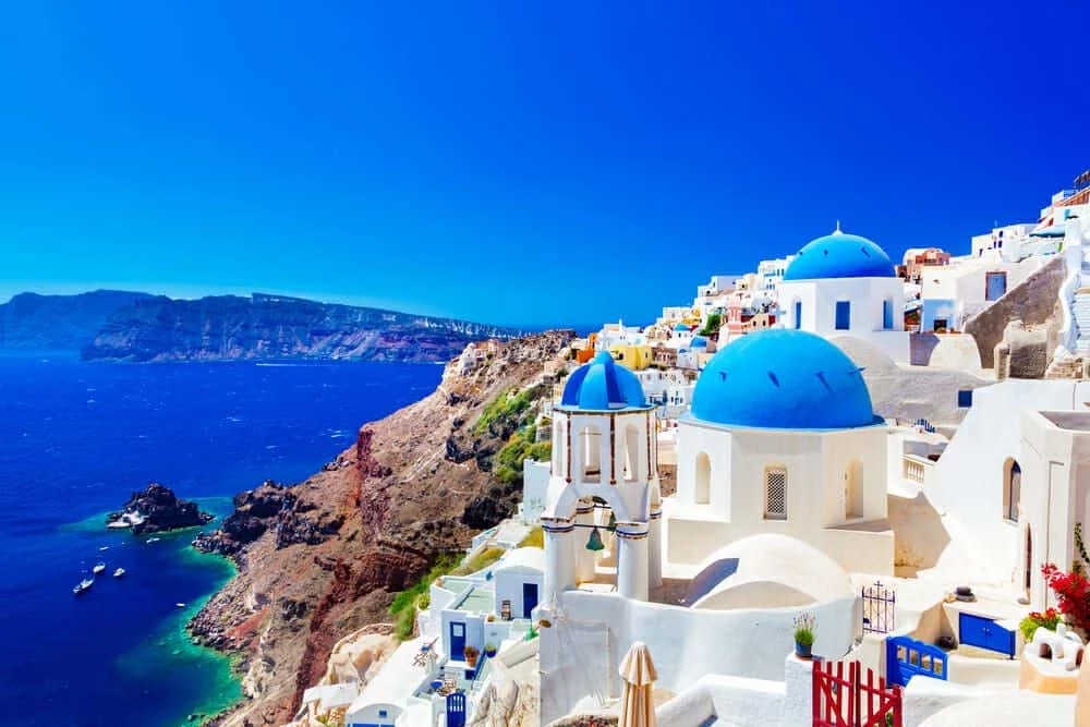 The best cave hotels in Santorini