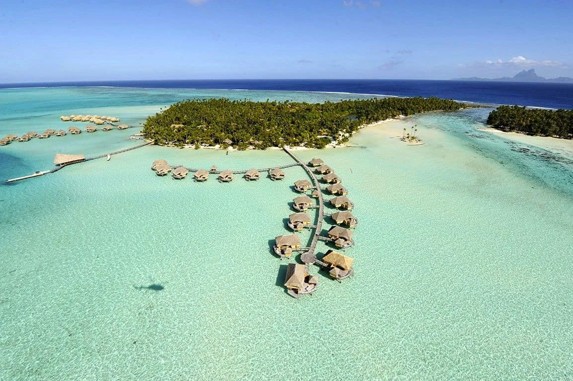 Day 2 to 5: Hotel Le Taha'a Island Resort and Spa 5*