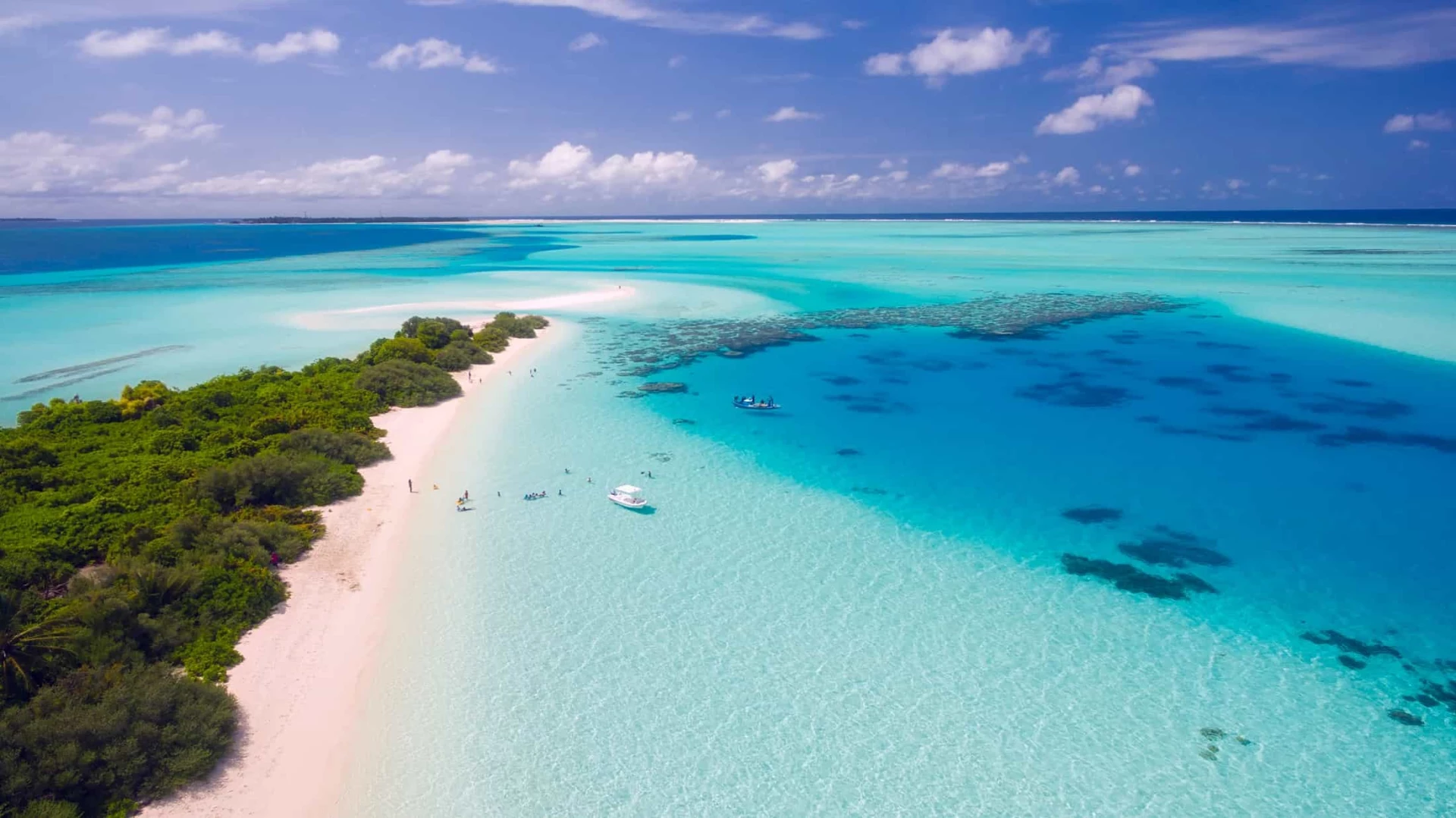 Sailing in the Maldives