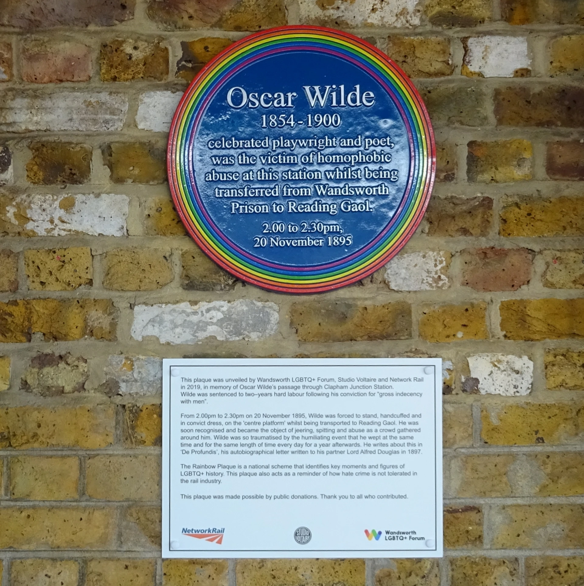 Oscar Wilde plaque Clapham Junction station
