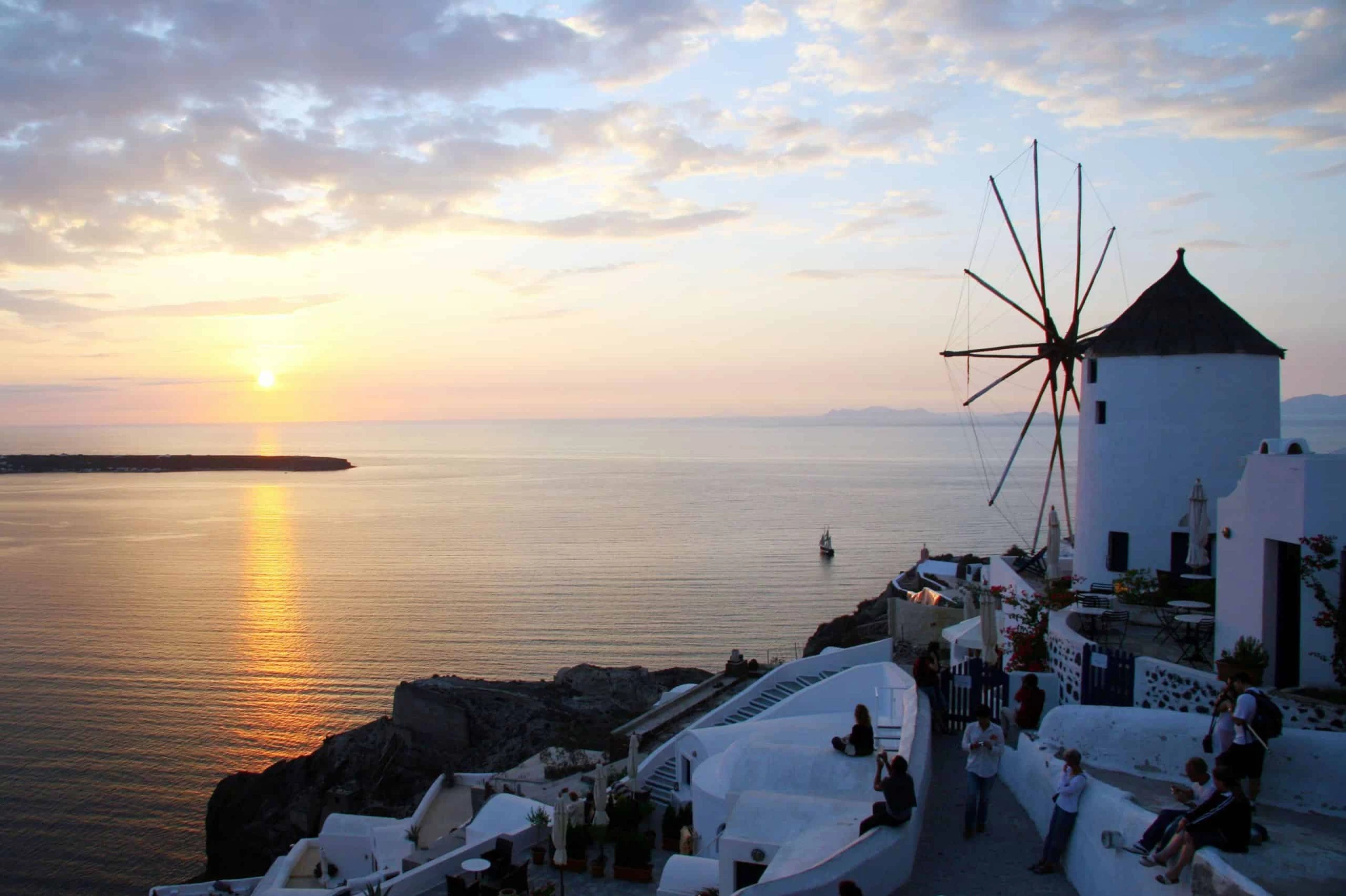 Days 3-6: Santorini