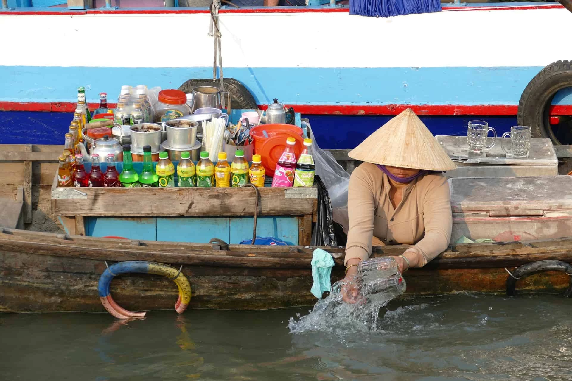 Day 8: Phnom Penh / Border Crossing / Long Khanh Island